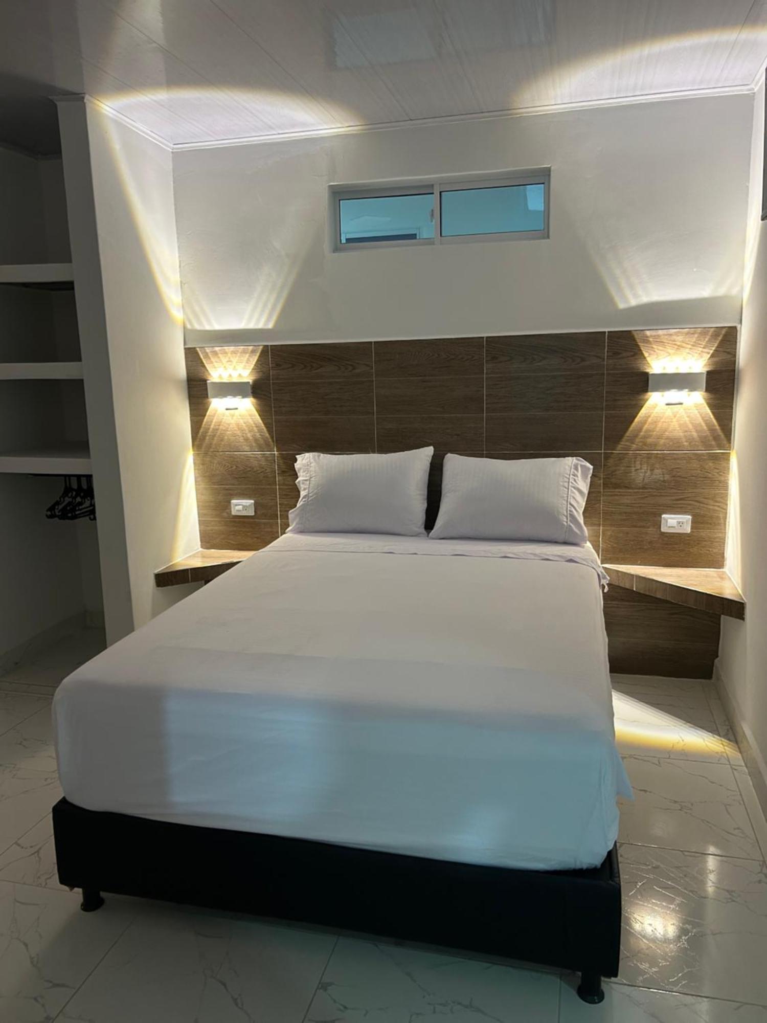 Hotel Brisas Del Mar Санта-Марта Экстерьер фото